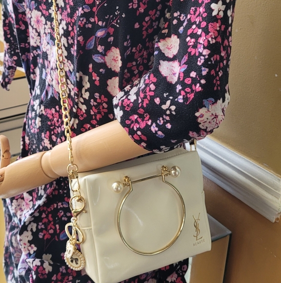 Yves Saint Laurent - Picture 10 of 10